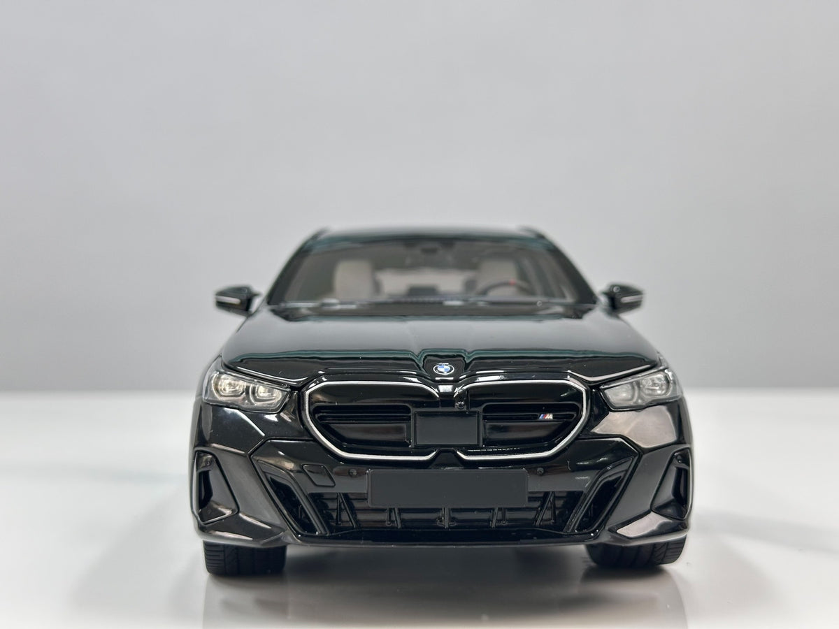 MINICHAMPS BMW i5 M60 TOUR TOURING 2024 110023602 1:18 - immagine 3