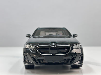 MINICHAMPS BMW i5 M60 TOUR TOURING 2024 110023602 1:18 - immagine 3