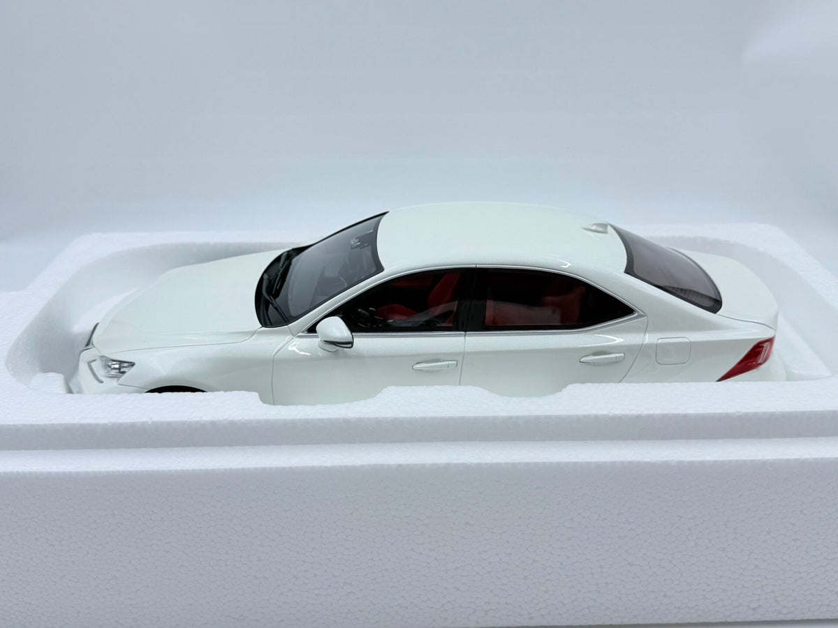 Scale Model IS350 1:18 White - immagine 3