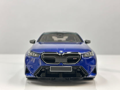 MINICHAMPS BMW M5 2024 110023802 1:18 - immagine 3