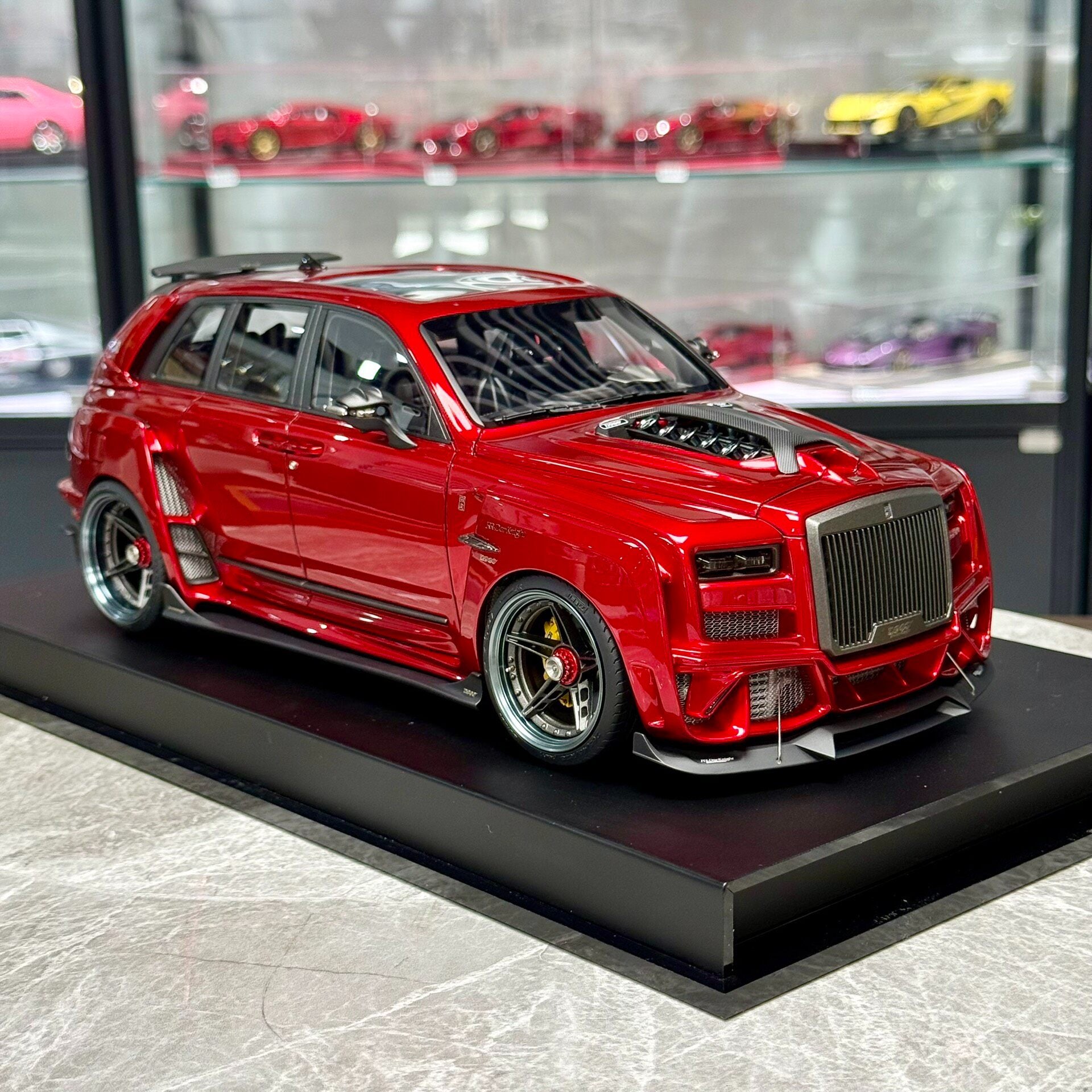 DreamWalkers Rolls-Royce Cullinan 1:18 Resin Model image 3