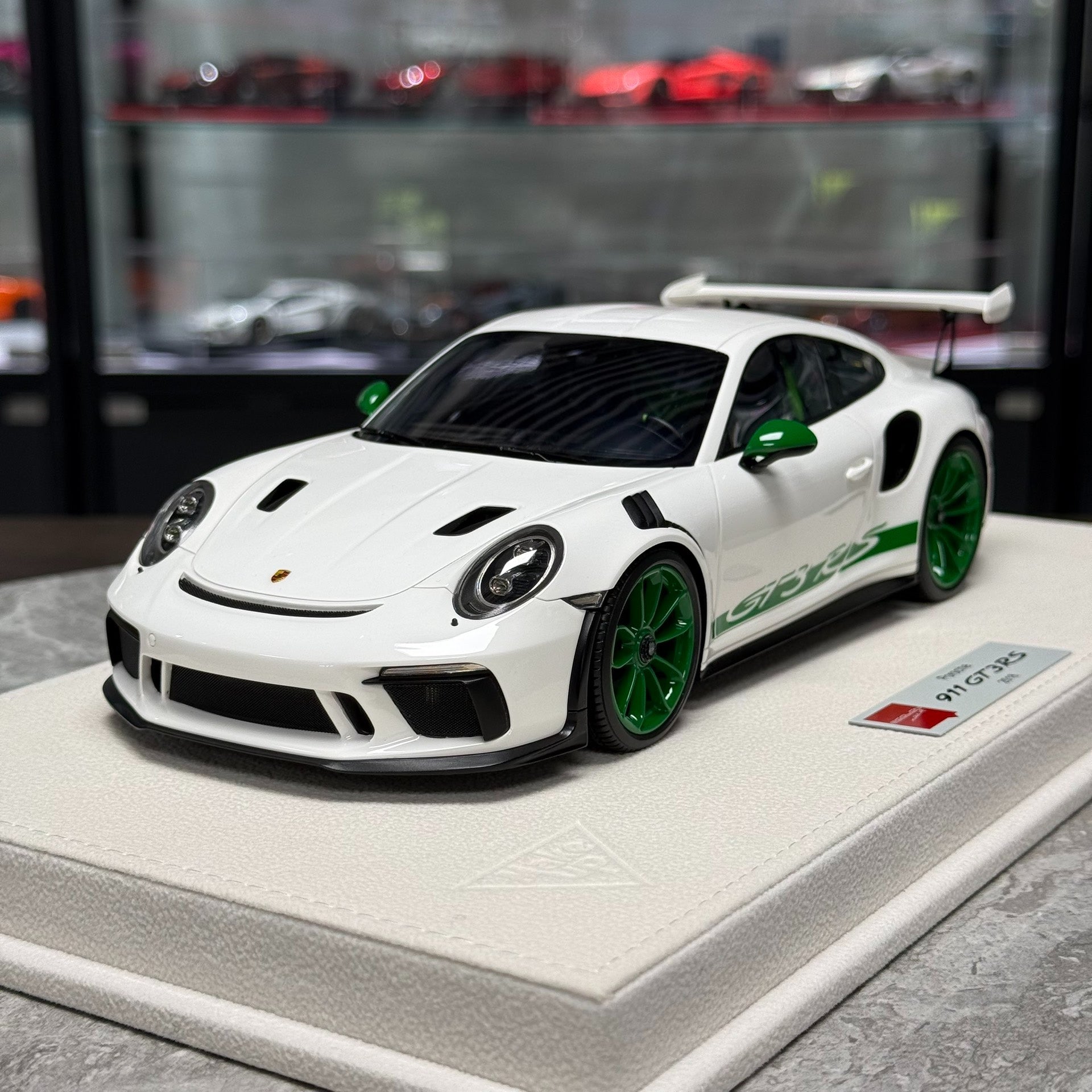 Make Up Porsche 911(991.2)GT3 RS 1:18 Resin Model image 3