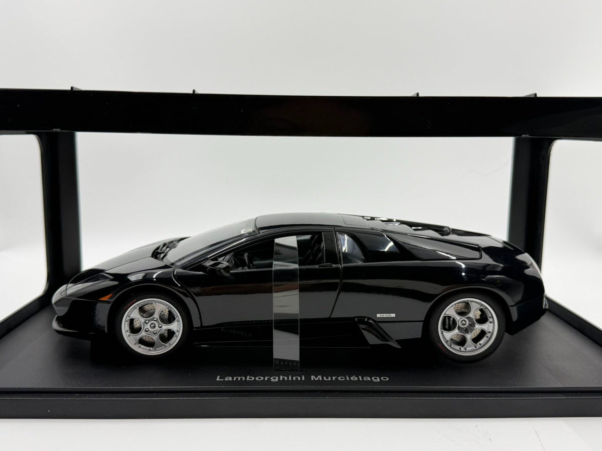 AUTOart DiecastModel 1:18 Black - immagine 3