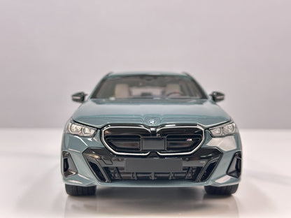 MINICHAMPS BMW i5 M60 TOUR TOURING 2024 110023600 1:18 - immagine 3