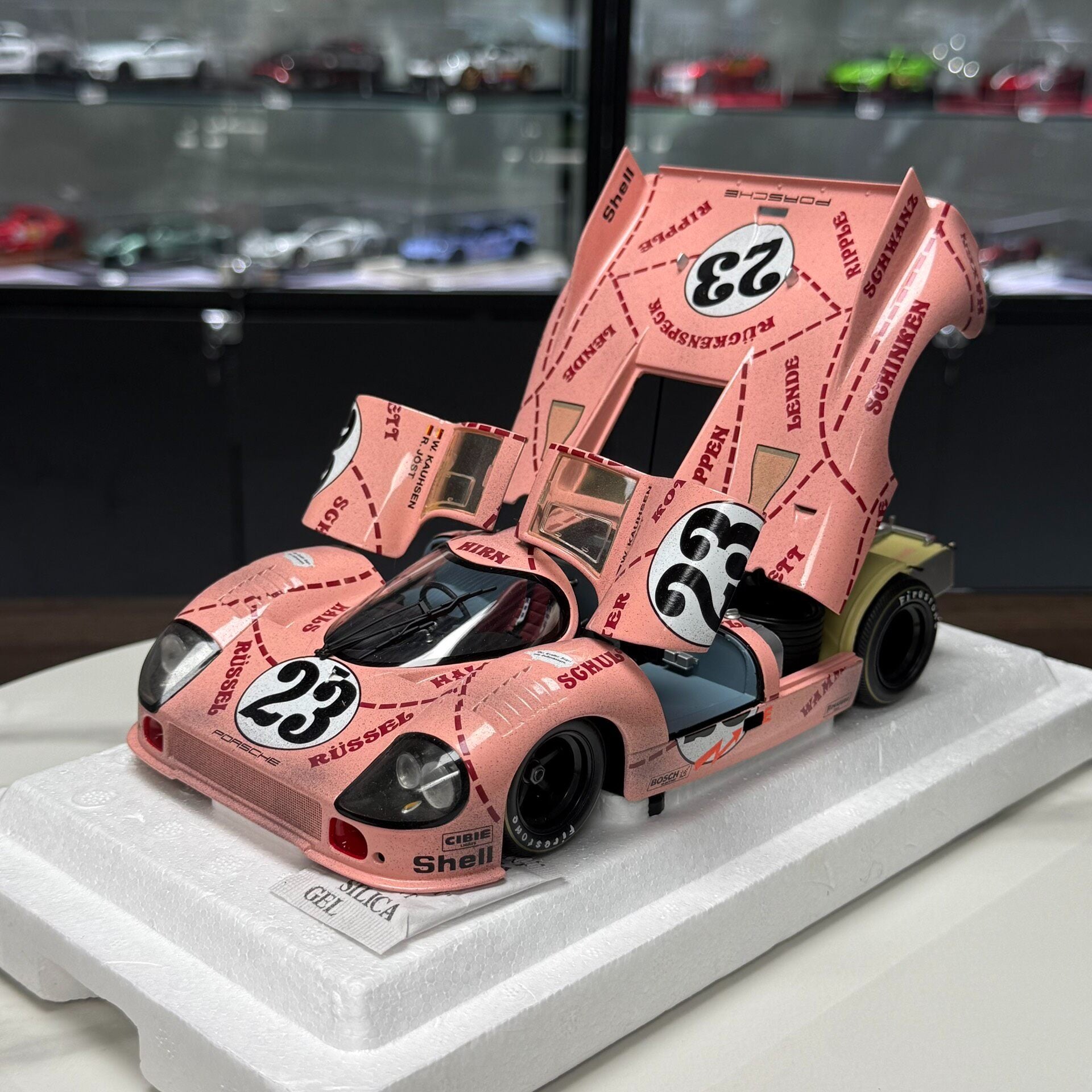 MINI GT Porsche 917 1:18 Alloy Model image 3