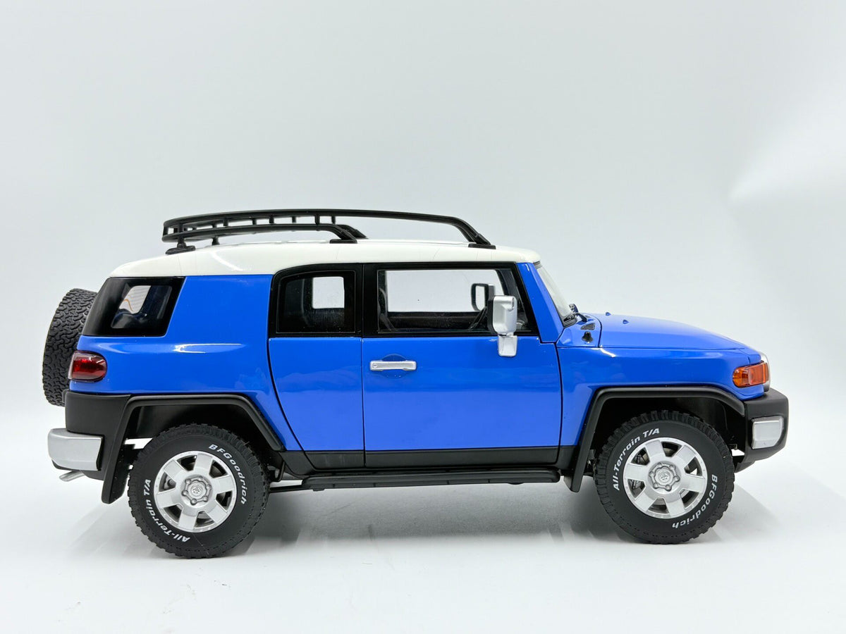AUTOart ToyotaFJ CRUISER 1 18DiecastModel Blue - immagine 3