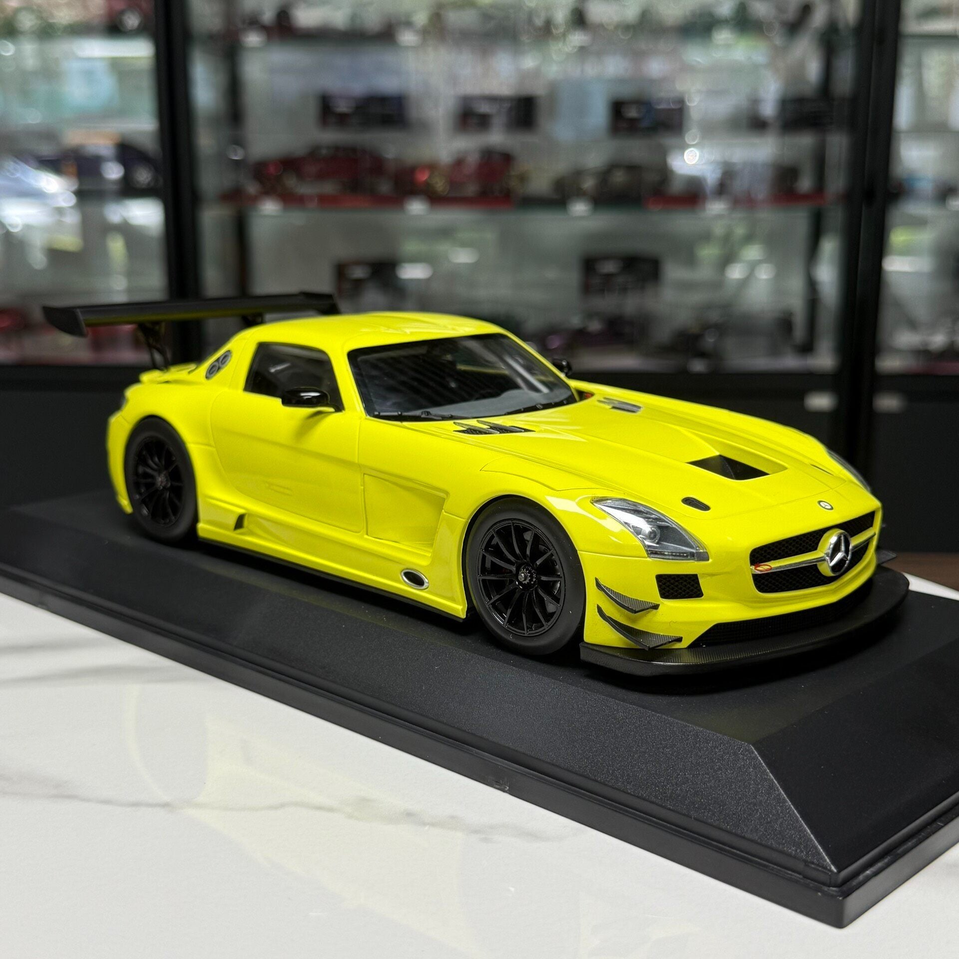 MINICHAMPS Mercedes-Benz SLS AMG GT3 1:18 Alloy Model image 3