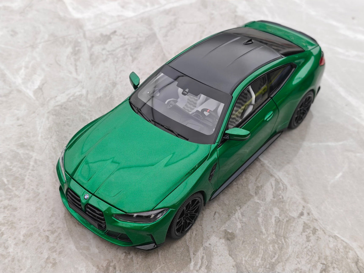 MINICHAMPS BMW M4 DiecastModel 1:18 Green - immagine 3