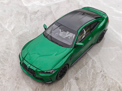 MINICHAMPS BMW M4 DiecastModel 1:18 Green - immagine 3