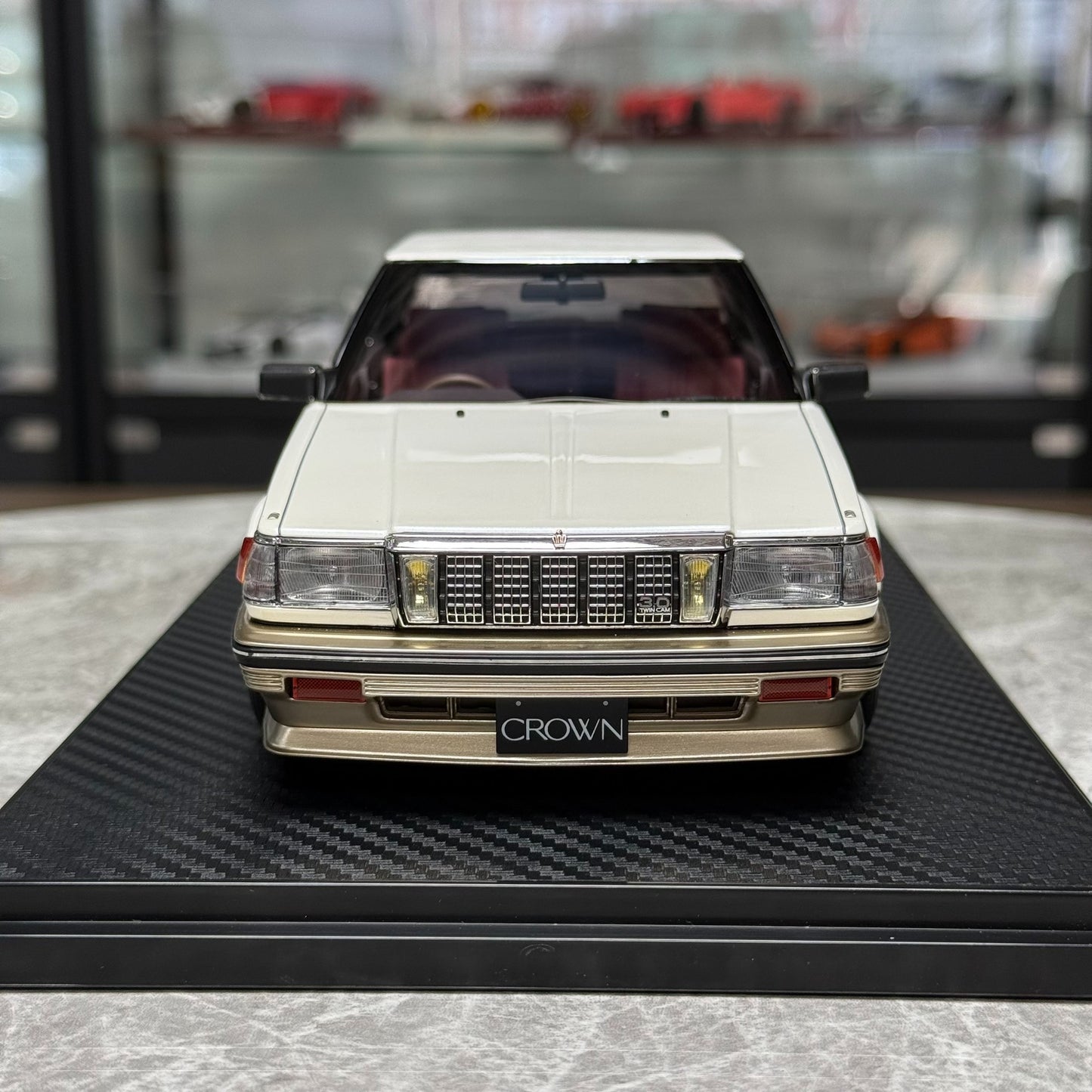 Ignition Model Toyota Crown 3.0 G(120) 1:18 Resin Model image 3