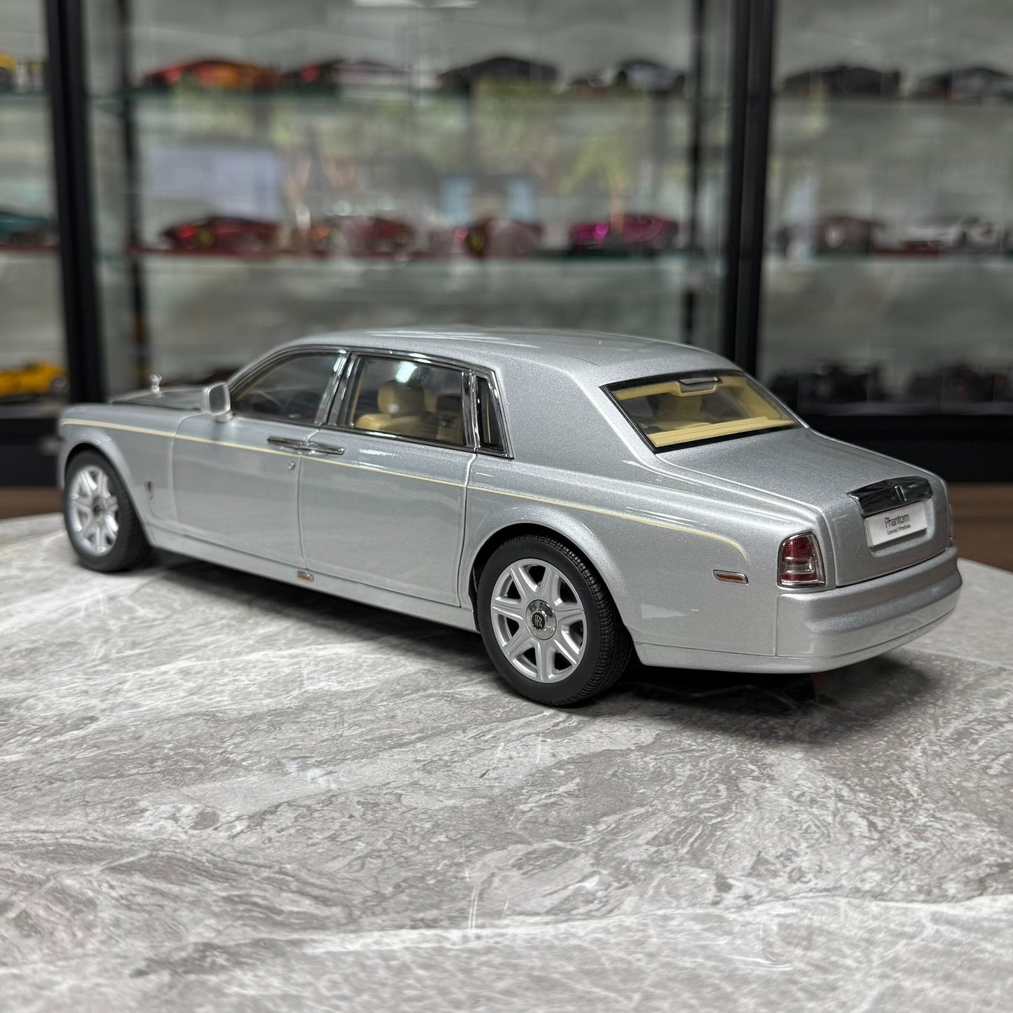 Kyosho Rolls-Royce Phantom 1:18 Alloy Model image 3
