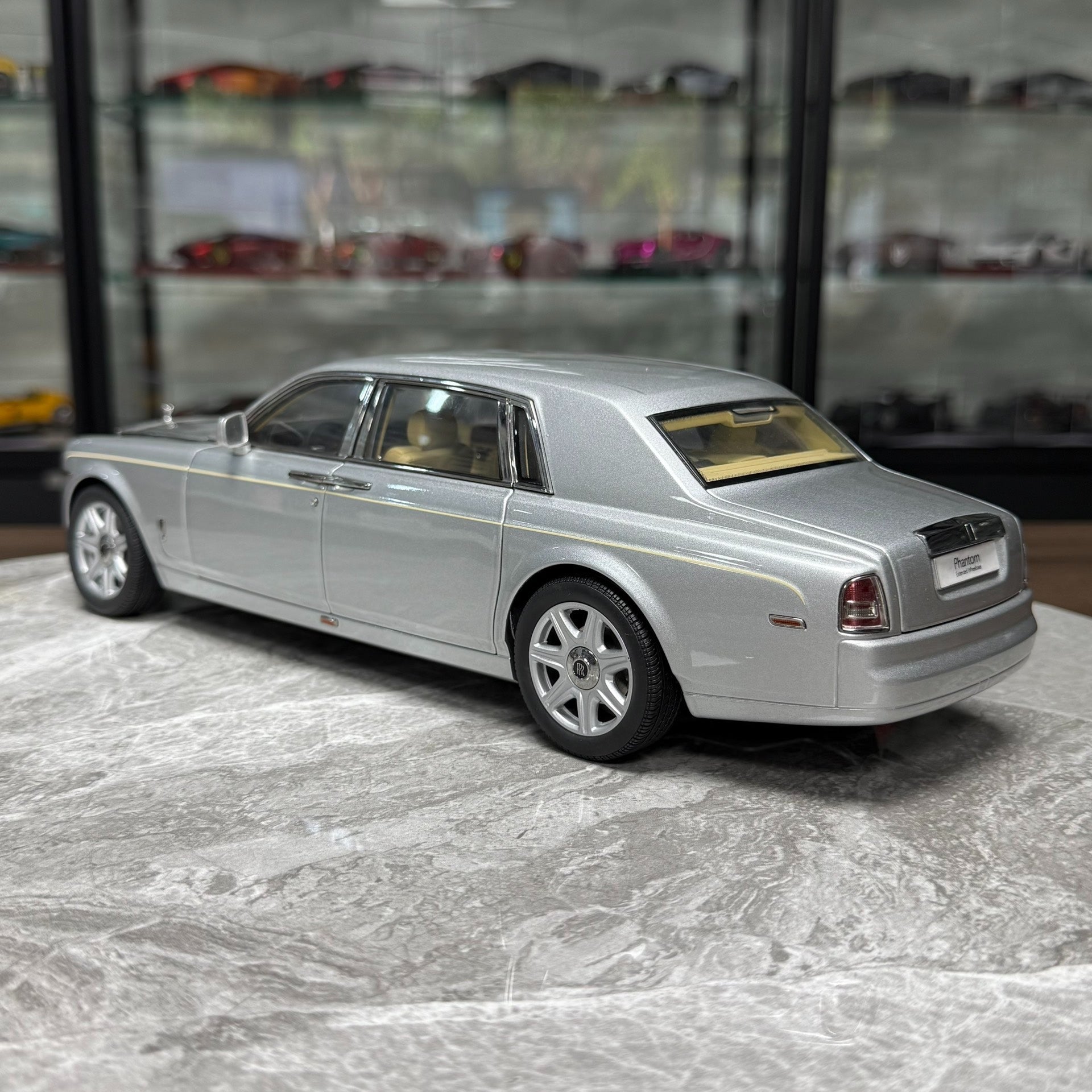 Kyosho Rolls-Royce Phantom 1:18 Alloy Model image 3