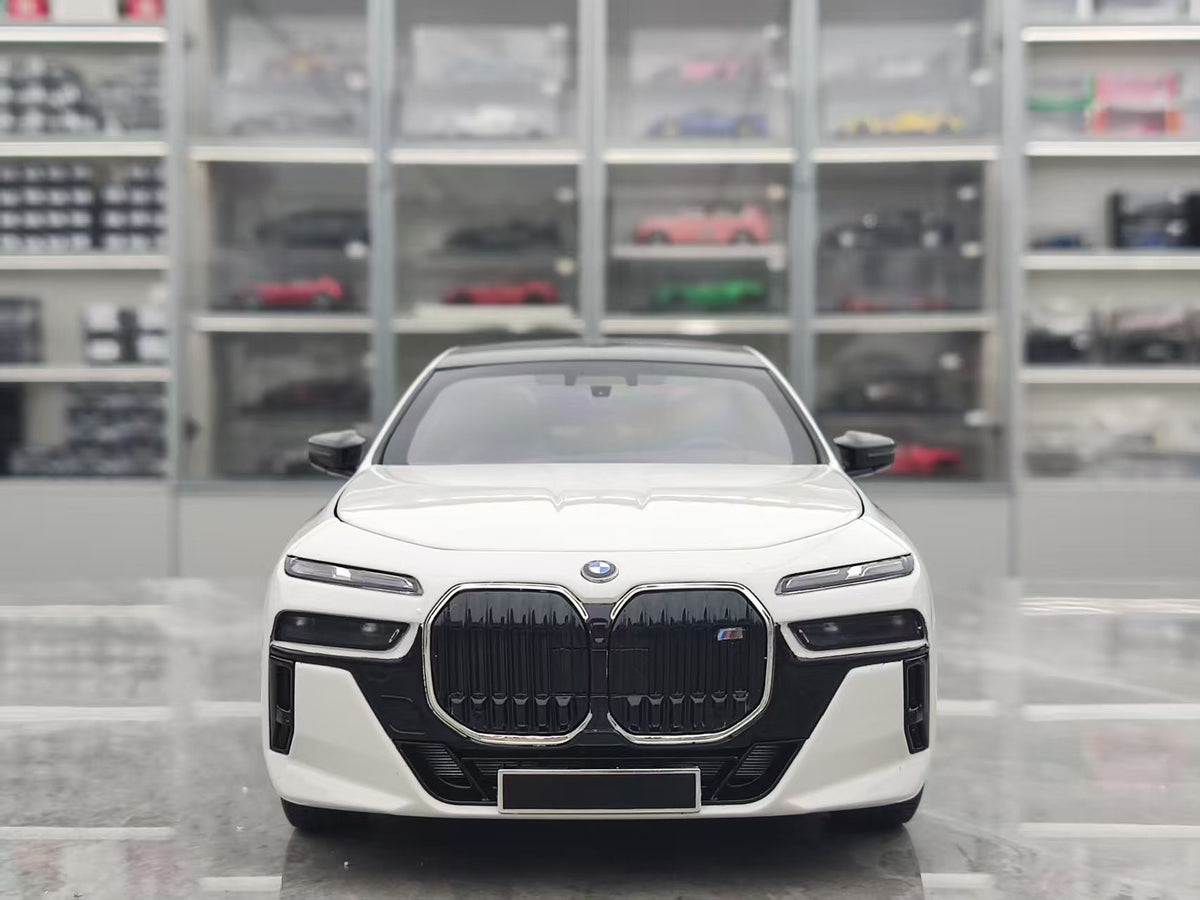 MINICHAMPS BMW I7 M70 G70 110023702 110023701 110023700 1:18 - immagine 3