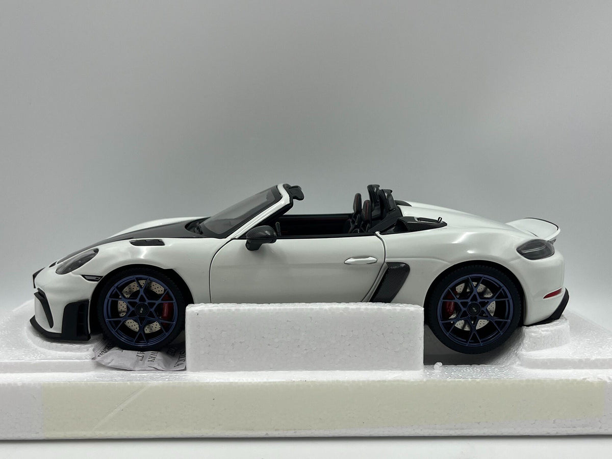 Scale Model Porsche 718 Spyder RS 1:18 White - immagine 3