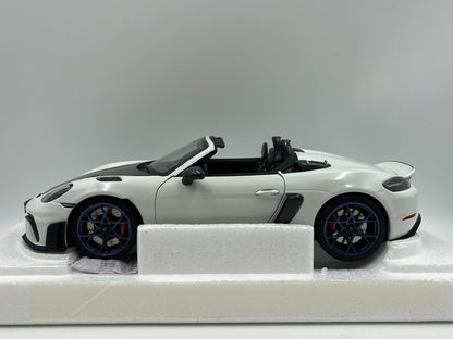 Scale Model Porsche 718 Spyder RS 1:18 White - immagine 3