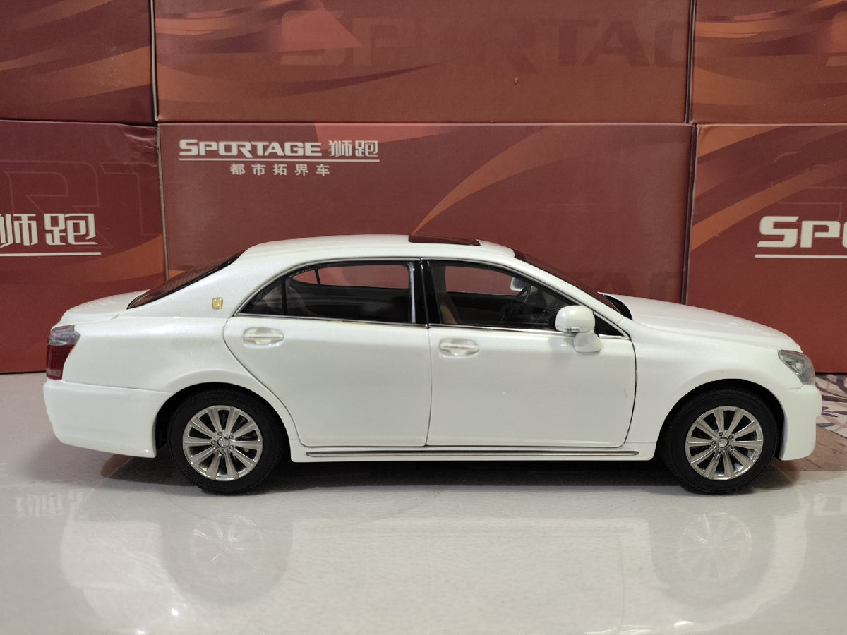 Scale Model Toyota 1 18 DiecastModel White - immagine 3