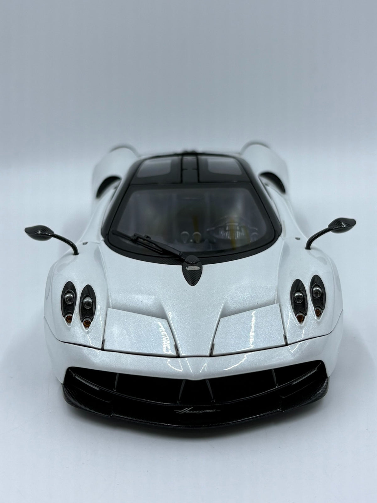 AUTOart 18 PAGANI HUAYRA Pearl DiecastModel 1:18 Pearl White - immagine 3