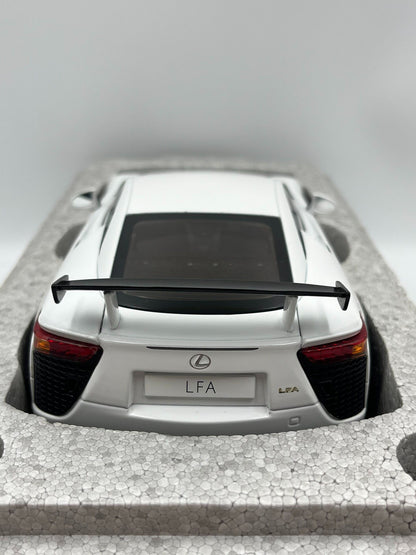 AUTOart Lexus LFA LF 1:18 - immagine 3