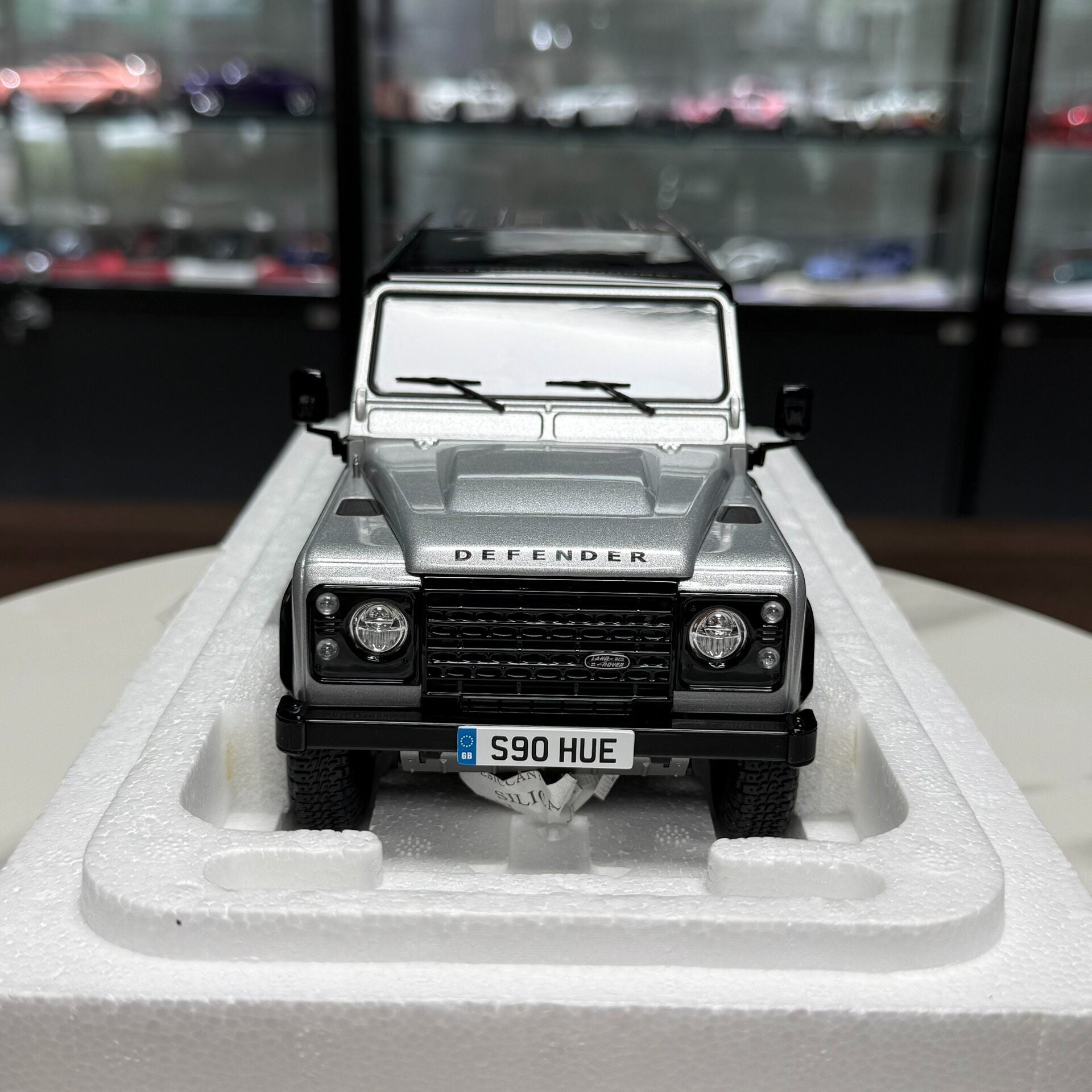 Almost Real Land Rover 90 1:18 Alloy Model image 3