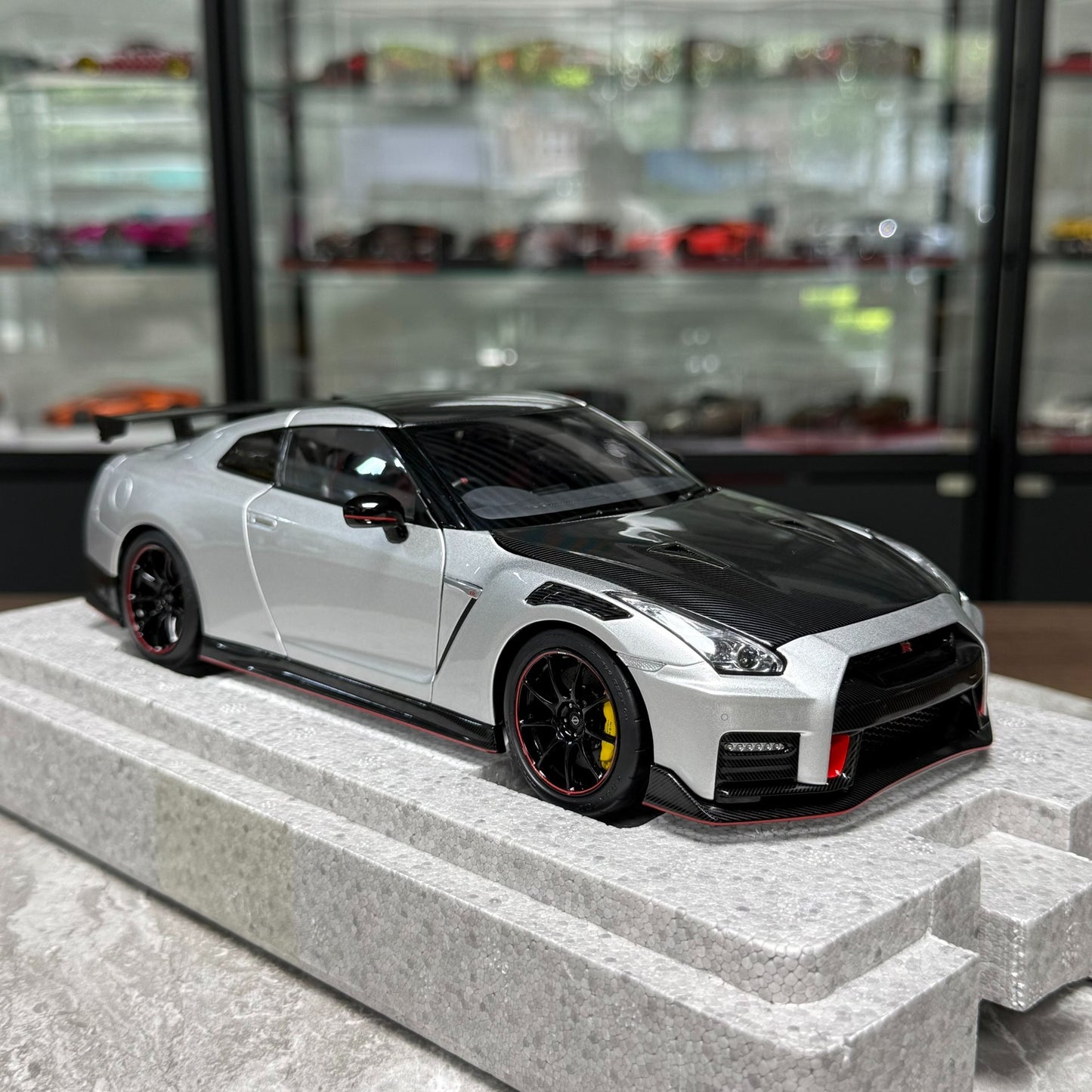 Motorhelix Nissan GT-R R35 1:18 Alloy Model image 3