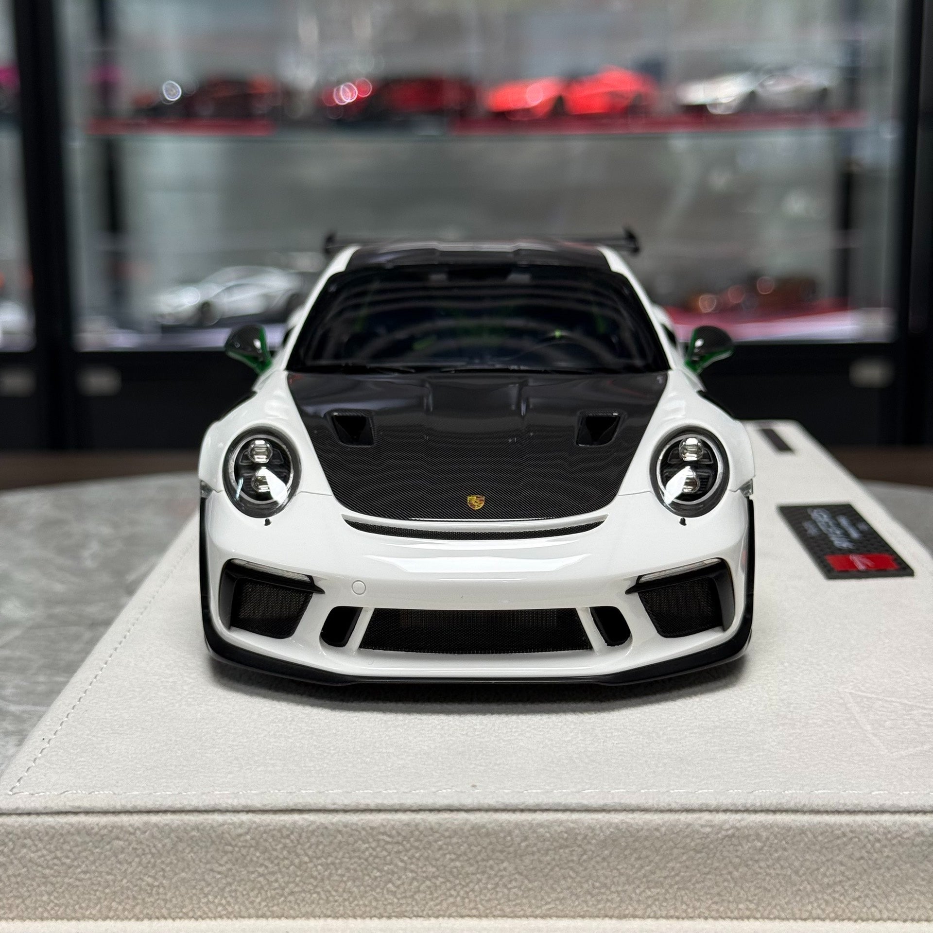 Make Up Porsche 911(991.2)GT3 RS 2018 1:18 Resin Model image 3