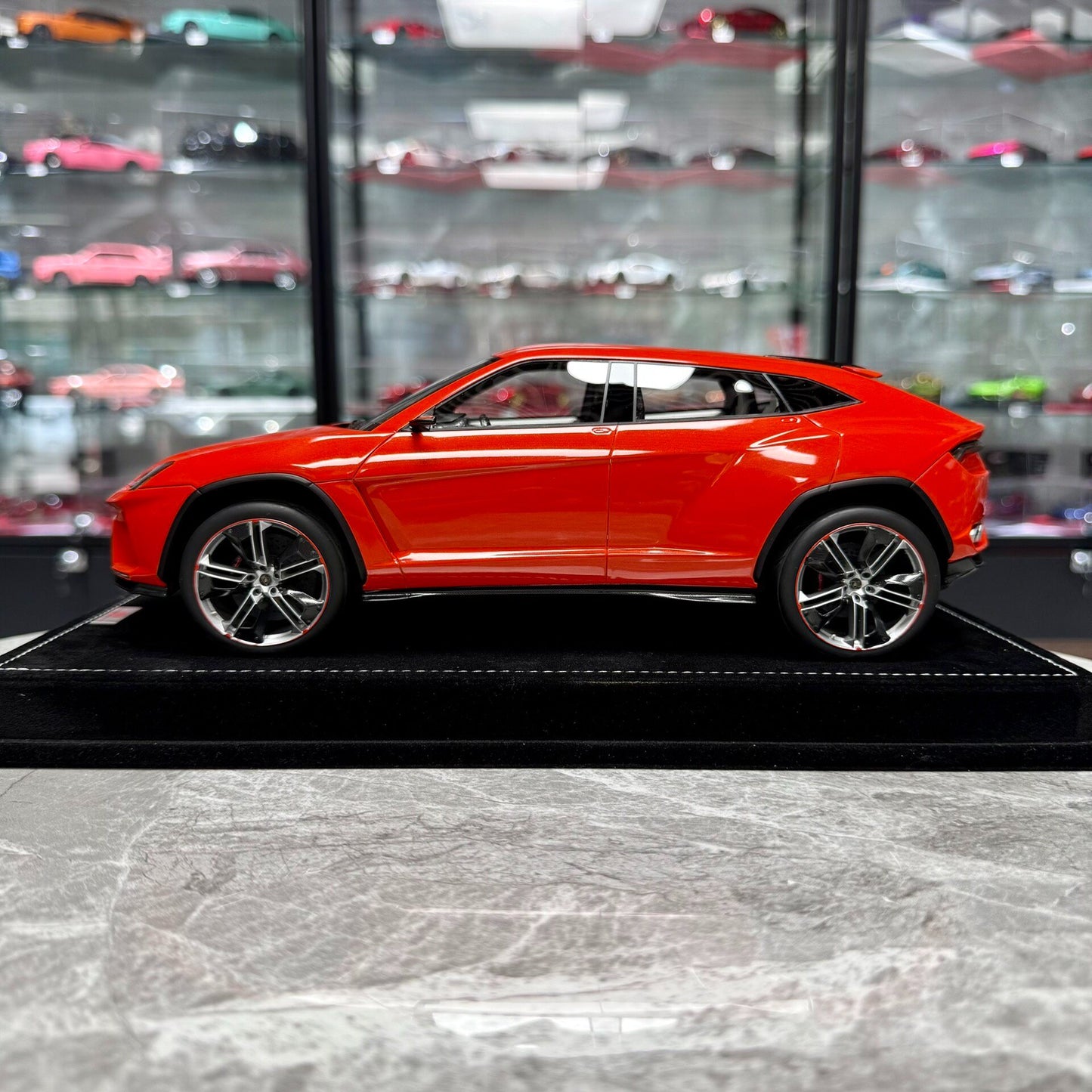 MR Lamborghini URUS 1:18 Resin Model image 3