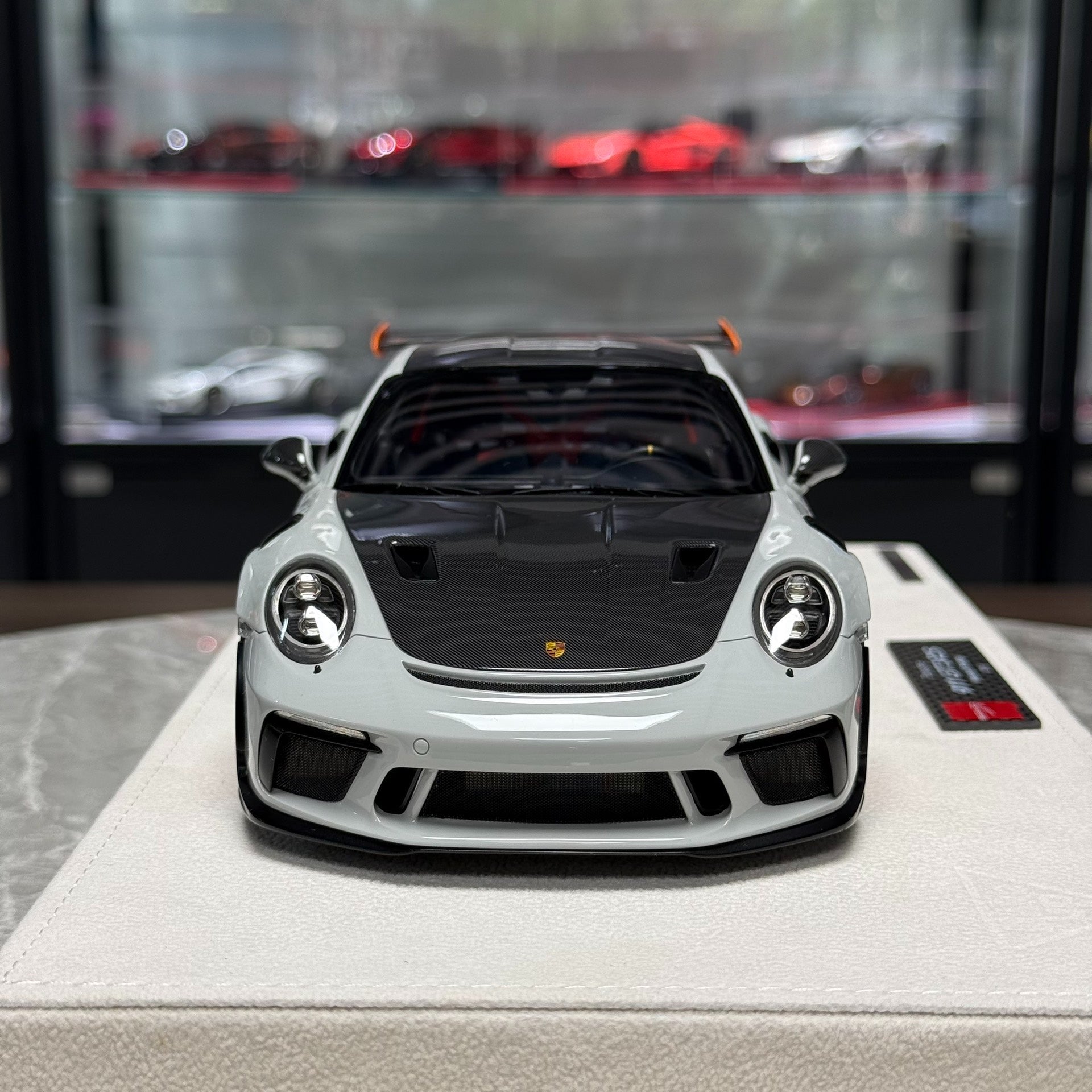 Make Up Porsche 911(991.2)GT3 RS 2018 1:18 Resin Model image 3