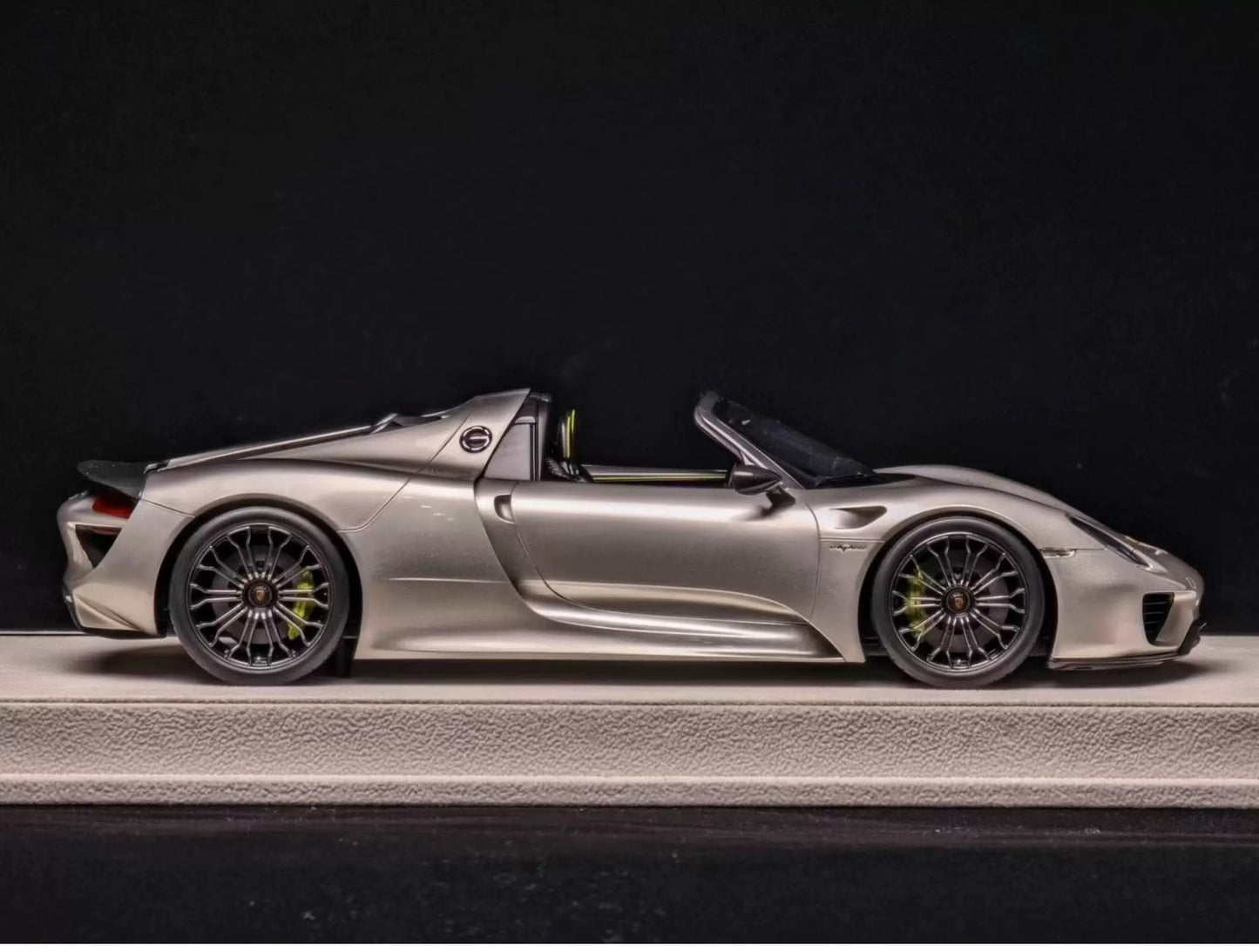 Make Up 1/18 Porsche 918 Spyder Custom Resin Model