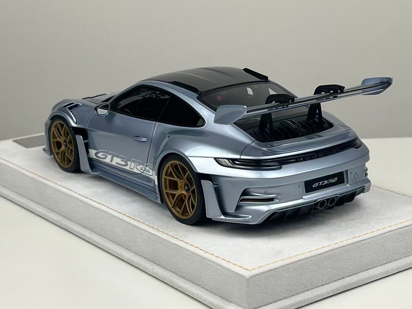 HH 1/18 Porsche 911 GT3 RS 992 Ice Blue Private Commission – Air Shipping