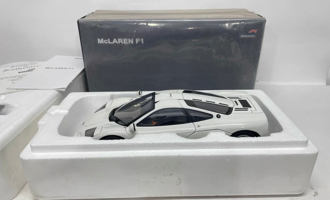 AUTOart 1/18 McLaren F1 White