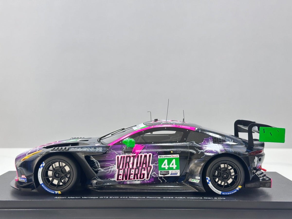 TopSpeed Aston Martin Vantage GT Evo Magnus Racing 1:18 - immagine 4