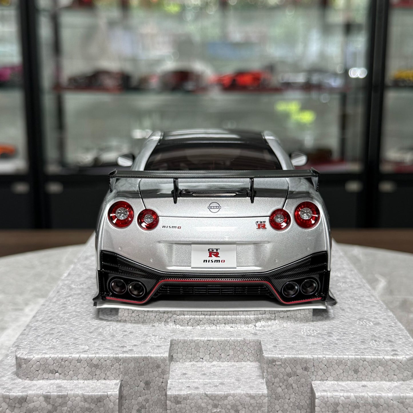 Motorhelix Nissan GT-R R35 1:18 Alloy Model image 4