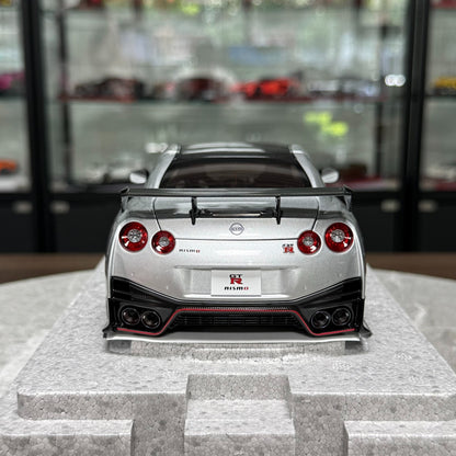 Motorhelix Nissan GT-R R35 1:18 Alloy Model image 4