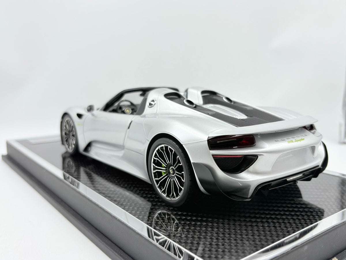Scale Model YY Porsche 918 Spyder 1/18ResinModel - immagine 4