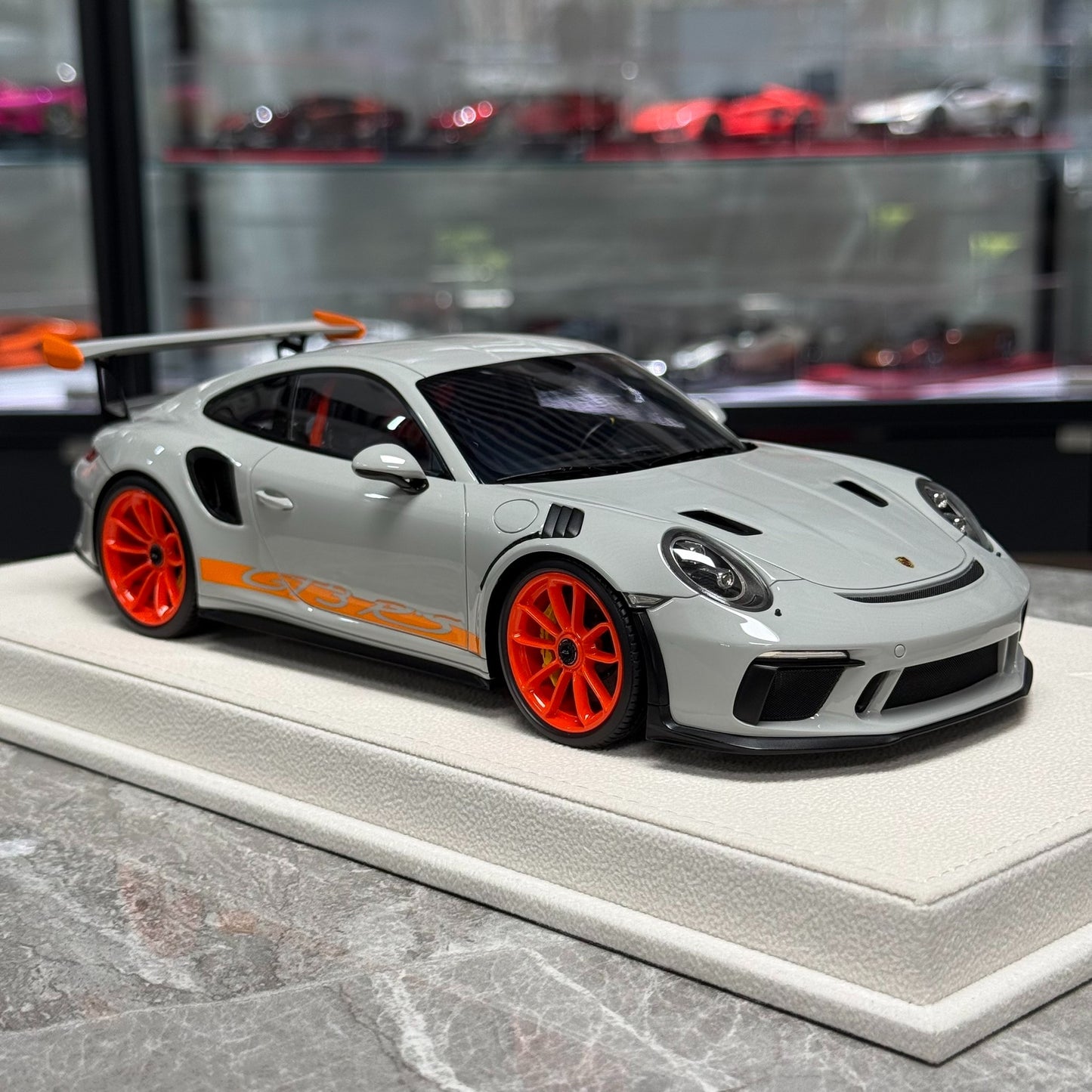 Make Up Porsche 911(991.2)GT3 RS 1:18 Resin Model image 4