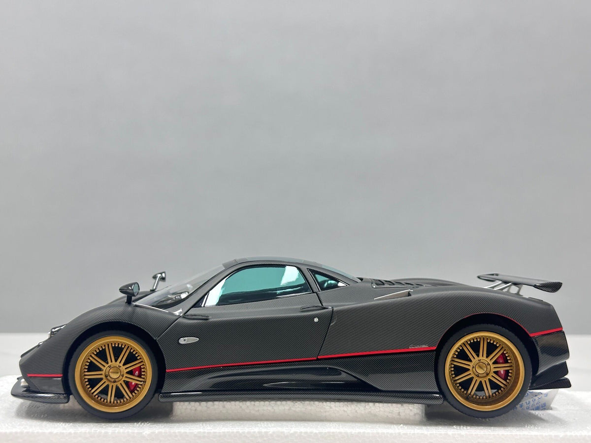 AR  1:18 Pagani Zonda F 2005 - Modello da collezione - immagine 4