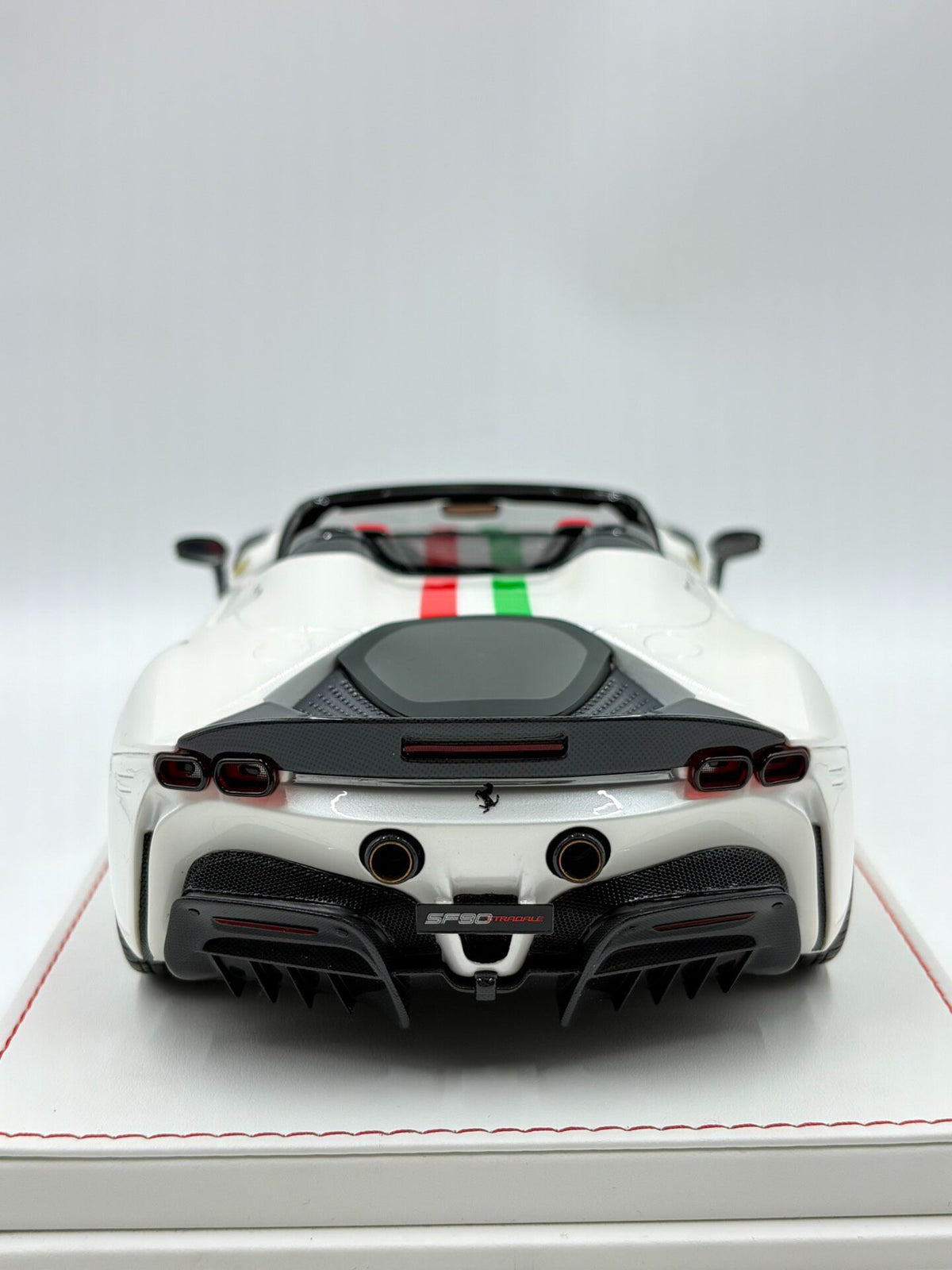 Scale Model 18ResinFerrariSF 90 Spider Pearl Pearl White - immagine 4
