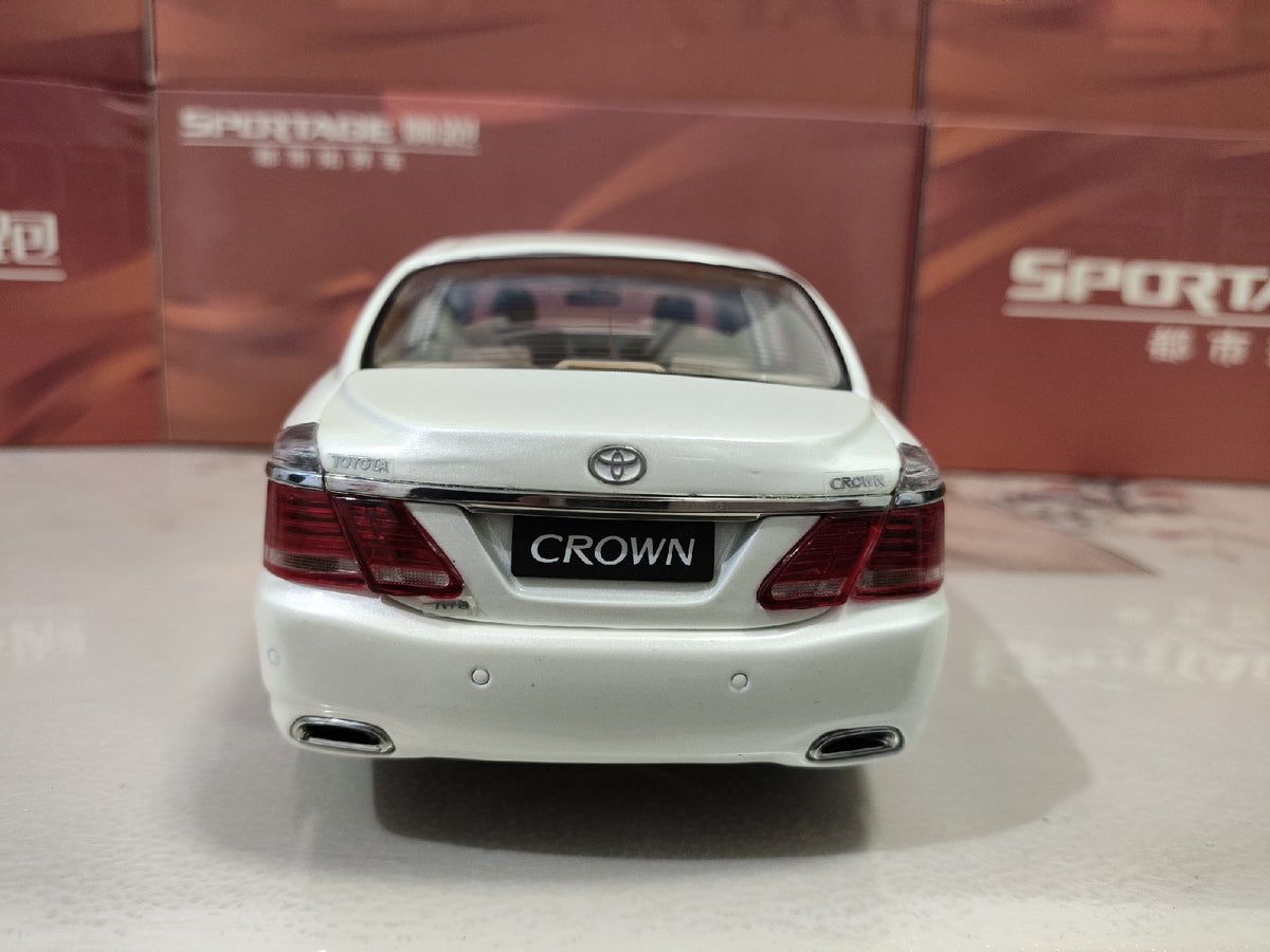 Scale Model Toyota 1 18 DiecastModel White - immagine 4