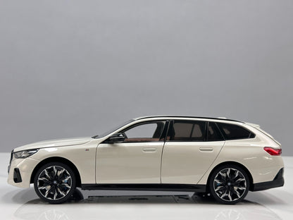 MINICHAMPS BMW i5 M60 TOUR TOURING 2024 110023601 1:18 - immagine 4
