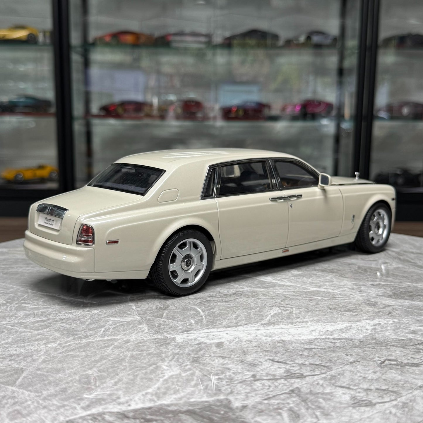 Kyosho Rolls-Royce Phantom 1:18 Alloy Model image 4