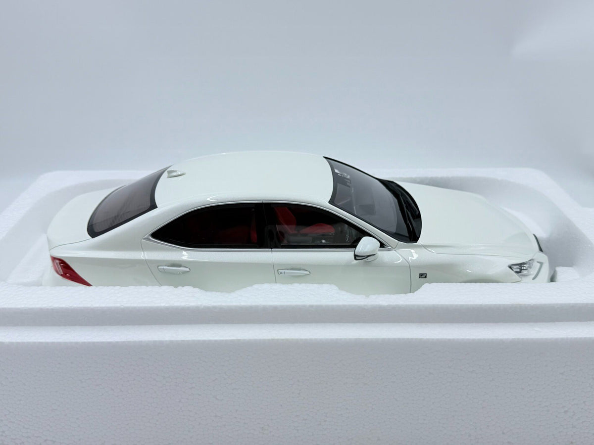 Scale Model IS350 1:18 White - immagine 4