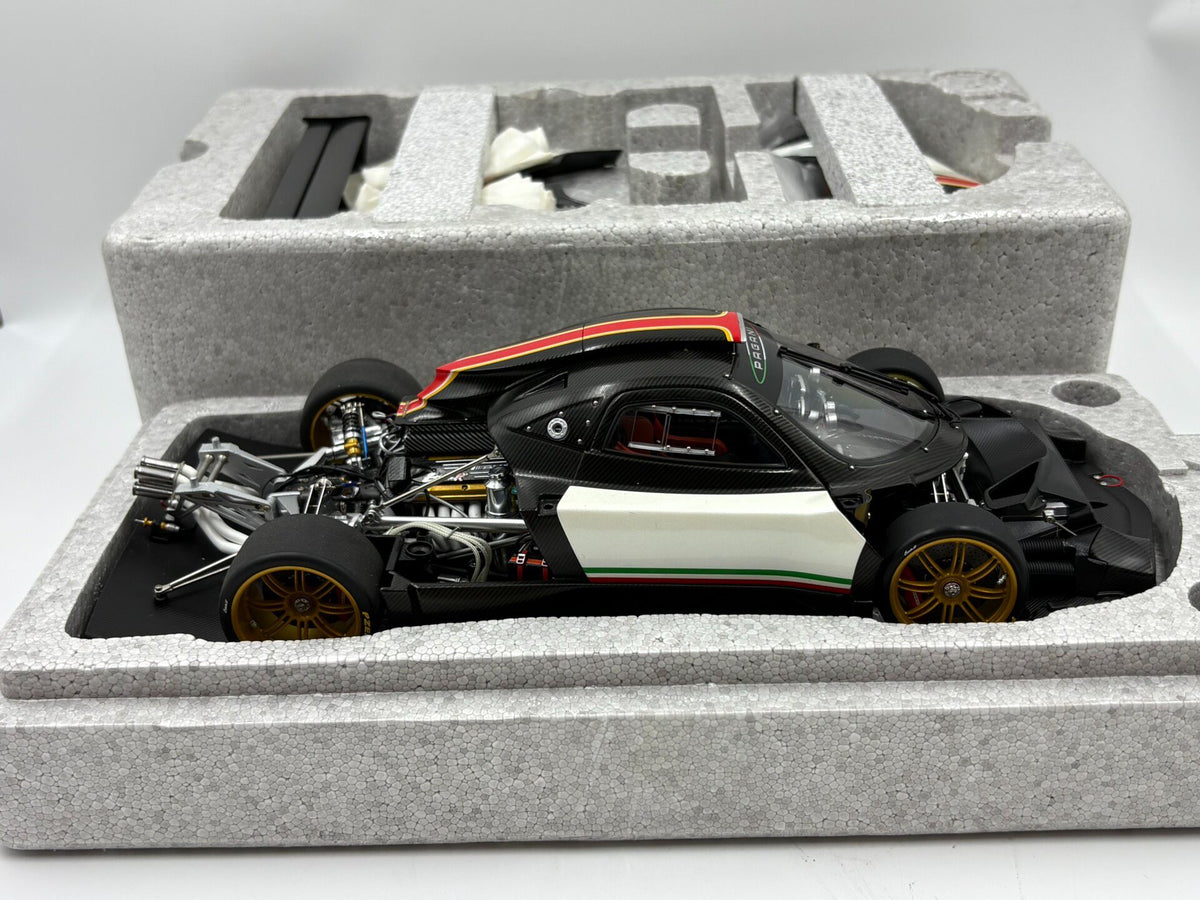 AUTOart PaganiZonda R DiecastModel 1:18 - immagine 4