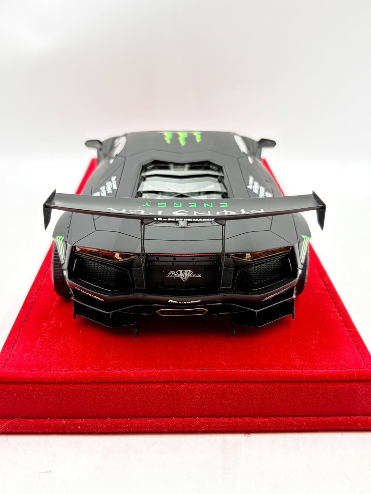 Scale Model LB-works LamborghiniAventador LP 1:18 - immagine 4
