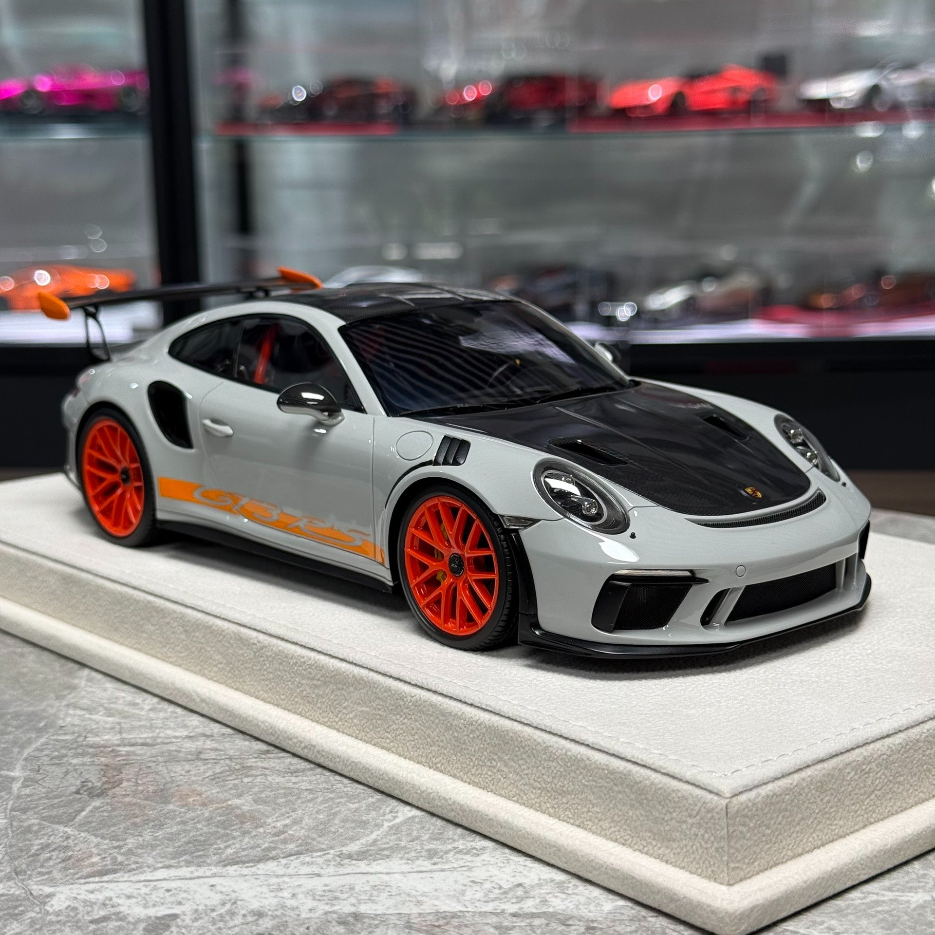 Make Up Porsche 911(991.2)GT3 RS 2018 1:18 Resin Model image 4