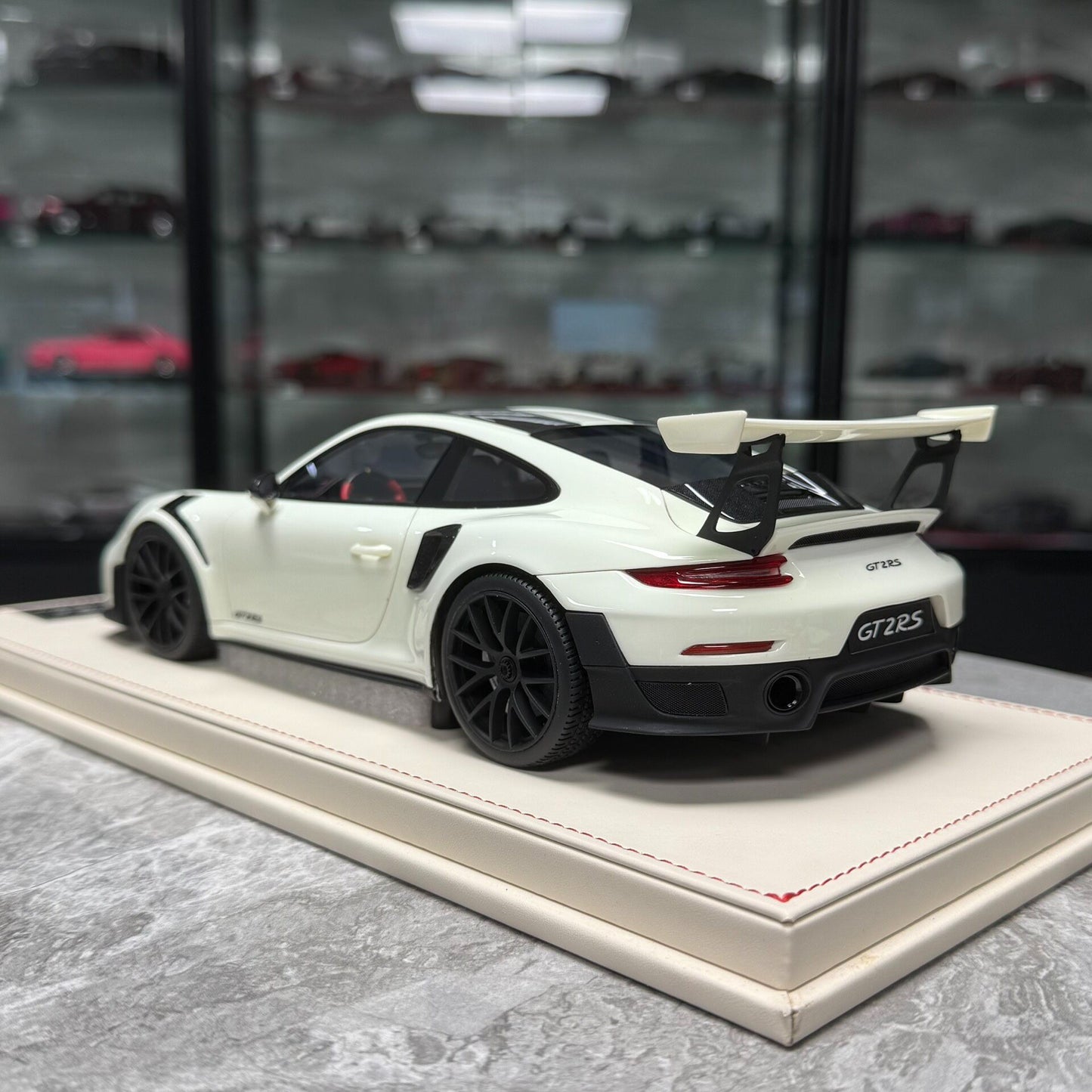 Vehicle Art Porsche 911 GT2 RS 1:18 Resin Model image 4