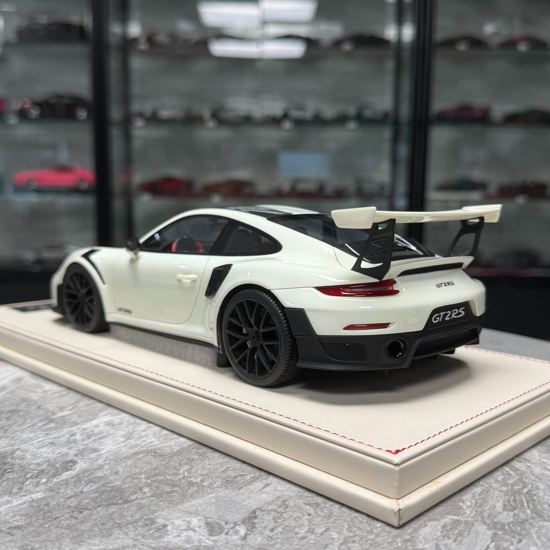 Vehicle Art Porsche 911 GT2 RS 1:18 Resin Model image 4