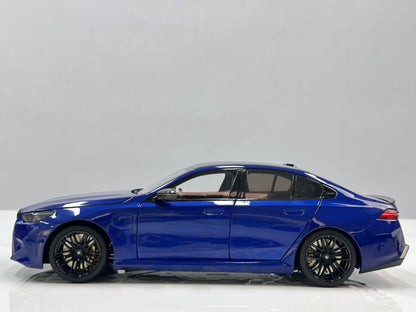 MINICHAMPS BMW M5 2024 110023802 1:18 - immagine 4