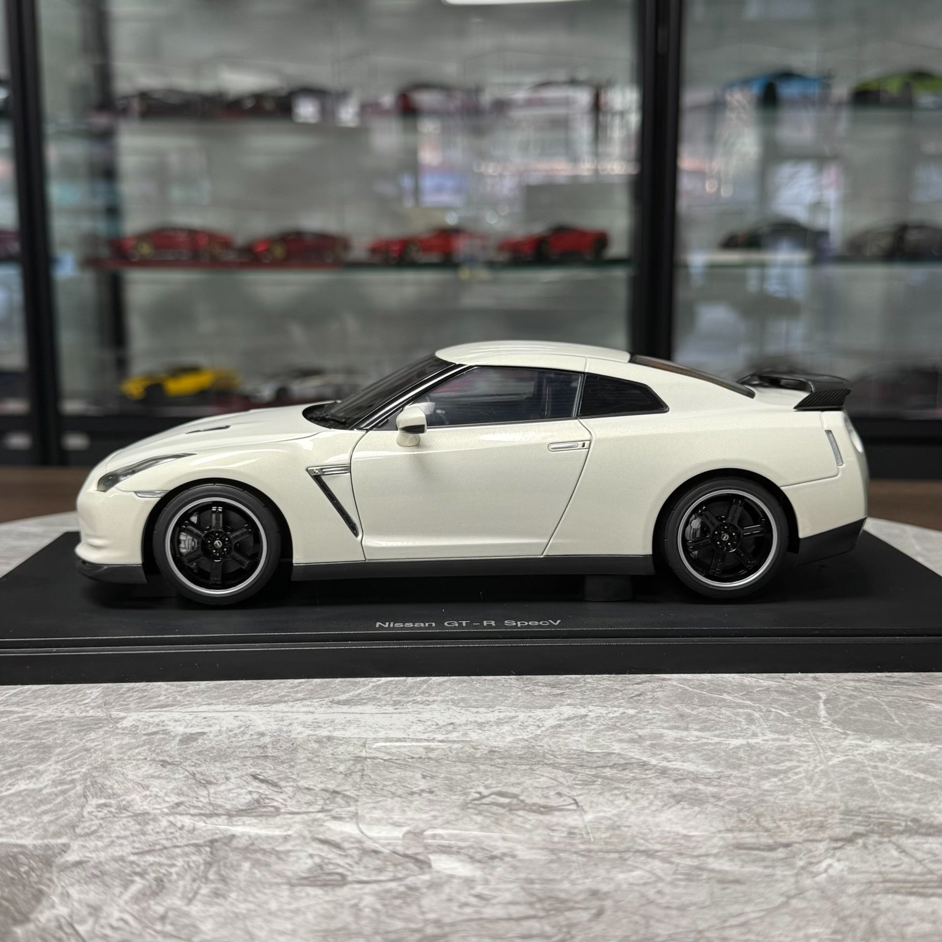 AUTOart Nissan GT-R R35 V-Spec 1:18 Alloy Model image 4