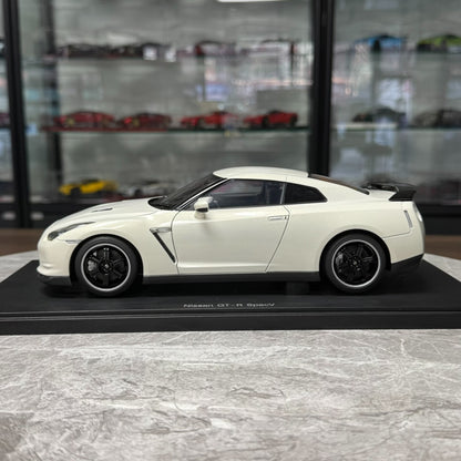 AUTOart Nissan GT-R R35 V-Spec 1:18 Alloy Model image 4