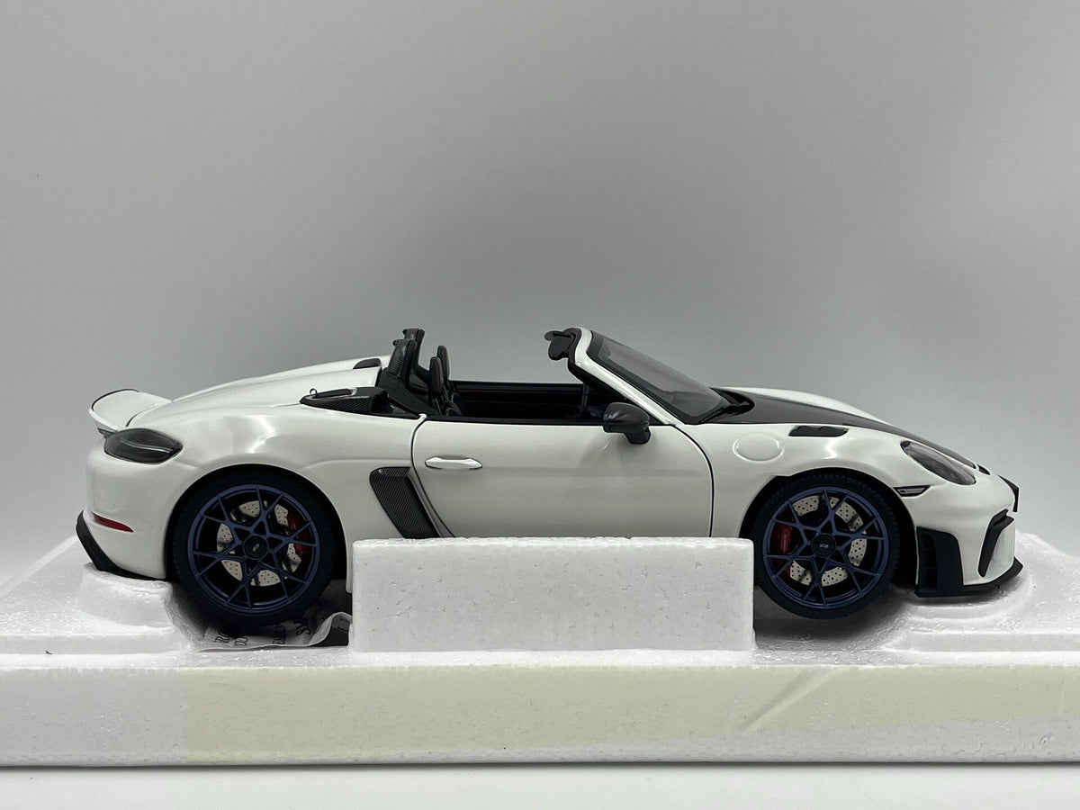 Scale Model Porsche 718 Spyder RS 1:18 White - immagine 4